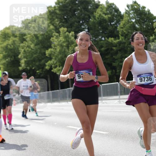 29.06.2025 - hella hamburg halbmarathon Jannik Wohlers http://msf.ph/oto/8140099 29.06.2025 10:05:12 Lombardsbrücke 1936, 1981, 2298, 2624, 3461, 3929, 4014, 4782, 5073, 5762, 9339, 9736, 9737, 9738, 9917, 10343, 10791, 10998, 11784, 11873, 11958, 14465, 14642, 16546, 17731, 17740, 18973, 19248 meine-sportfotos.de