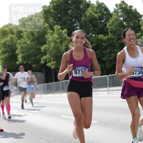 29.06.2025 - hella hamburg halbmarathon Jannik Wohlers http://msf.ph/oto/8140101 29.06.2025 10:05:12 Lombardsbrücke 1936, 1981, 2298, 2624, 3461, 3929, 4014, 4782, 5073, 5762, 9339, 9736, 9737, 9738, 9917, 10343, 10791, 10998, 11784, 11873, 11958, 14465, 14642, 16546, 17731, 17740, 18973, 19248 meine-sportfotos.de