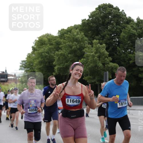 29.06.2025 - hella hamburg halbmarathon Jannik Wohlers http://msf.ph/oto/8140103 29.06.2025 10:42:56 Lombardsbrücke 1155, 1816, 1878, 3074, 3238, 3329, 3638, 4056, 4177, 4302, 4367, 4680, 5610, 5720, 6012, 6440, 7461, 7872, 7926, 8135, 8184, 8408, 8435, 9639, 9641, 9976, 10536, 11093, 11279, 11649, 11969, 12603, 13526, 13676, 13684, 13685, 13786, 13852, 14528, 14890, 15509, 15514, 15717, 16055, 16263, 16358, 16560, 16840, 17143, 18497, 19031, 19043, 19141 meine-sportfotos.de