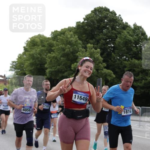 29.06.2025 - hella hamburg halbmarathon Jannik Wohlers http://msf.ph/oto/8140119 29.06.2025 10:42:56 Lombardsbrücke 1155, 1816, 1878, 3074, 3238, 3329, 3638, 4056, 4177, 4302, 4367, 4680, 5610, 5720, 6012, 6440, 7461, 7872, 7926, 8135, 8184, 8408, 8435, 9639, 9641, 9976, 10536, 11093, 11279, 11649, 11969, 12603, 13526, 13676, 13684, 13685, 13786, 13852, 14528, 14890, 15509, 15514, 15717, 16055, 16263, 16358, 16560, 16840, 17143, 18497, 19031, 19043, 19141 meine-sportfotos.de