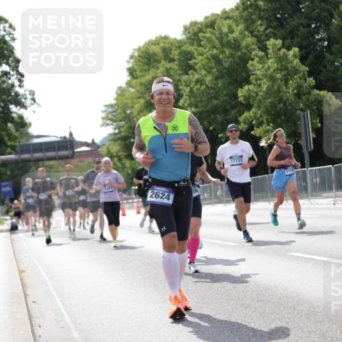 29.06.2025 - hella hamburg halbmarathon Jannik Wohlers http://msf.ph/oto/8140120 29.06.2025 10:05:13 Lombardsbrücke 1936, 1981, 2298, 2471, 2624, 3461, 3929, 4014, 4782, 5073, 5762, 9339, 9736, 9737, 9738, 9917, 10343, 10791, 10998, 11784, 11873, 11958, 14465, 14642, 16546, 17731, 17740, 18973, 19248 meine-sportfotos.de