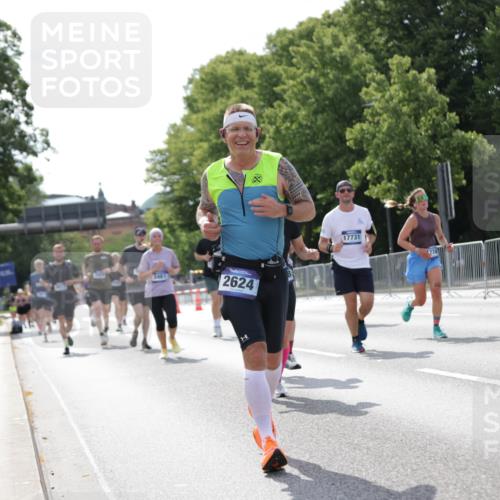 29.06.2025 - hella hamburg halbmarathon Jannik Wohlers http://msf.ph/oto/8140125 29.06.2025 10:05:13 Lombardsbrücke 1936, 1981, 2298, 2471, 2624, 3461, 3929, 4014, 4782, 5073, 5762, 9339, 9736, 9737, 9738, 9917, 10343, 10791, 10998, 11784, 11873, 11958, 14465, 14642, 16546, 17731, 17740, 18973, 19248 meine-sportfotos.de
