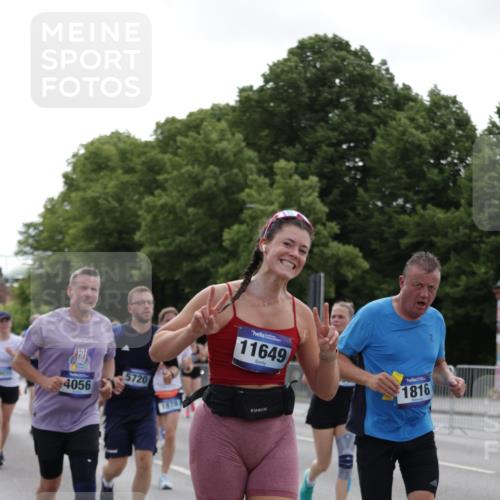 29.06.2025 - hella hamburg halbmarathon Jannik Wohlers http://msf.ph/oto/8140129 29.06.2025 10:42:56 Lombardsbrücke 1155, 1816, 1878, 3074, 3238, 3329, 3638, 4056, 4177, 4302, 4367, 4680, 5610, 5720, 6012, 6440, 7461, 7872, 7926, 8135, 8184, 8408, 8435, 9639, 9641, 9976, 10536, 11093, 11279, 11649, 11969, 12603, 13526, 13676, 13684, 13685, 13786, 13852, 14528, 14890, 15509, 15514, 15717, 16055, 16263, 16358, 16560, 16840, 17143, 18497, 19031, 19043, 19141 meine-sportfotos.de
