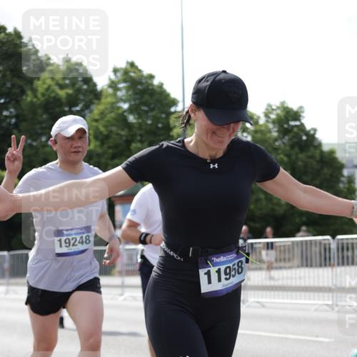 29.06.2025 - hella hamburg halbmarathon Jannik Wohlers http://msf.ph/oto/8140136 29.06.2025 10:05:16 Lombardsbrücke 1936, 2471, 2540, 2624, 3461, 3929, 4782, 5762, 8894, 8909, 9339, 9477, 9736, 9737, 9738, 9917, 10343, 10791, 10998, 11873, 11958, 14465, 14642, 16546, 17731, 17740, 18973, 19248 meine-sportfotos.de