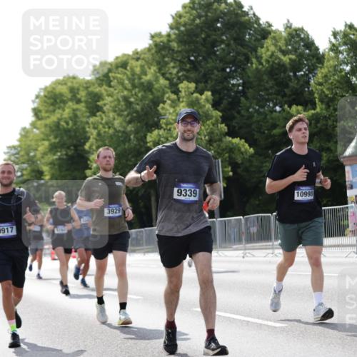 29.06.2025 - hella hamburg halbmarathon Jannik Wohlers http://msf.ph/oto/8140153 29.06.2025 10:05:18 Lombardsbrücke 1229, 1936, 2471, 2540, 2624, 3461, 3929, 4782, 5762, 8894, 8909, 9339, 9477, 9736, 9737, 9738, 9917, 10343, 10791, 10998, 11958, 14465, 14642, 17731, 17740, 18973, 19248 meine-sportfotos.de