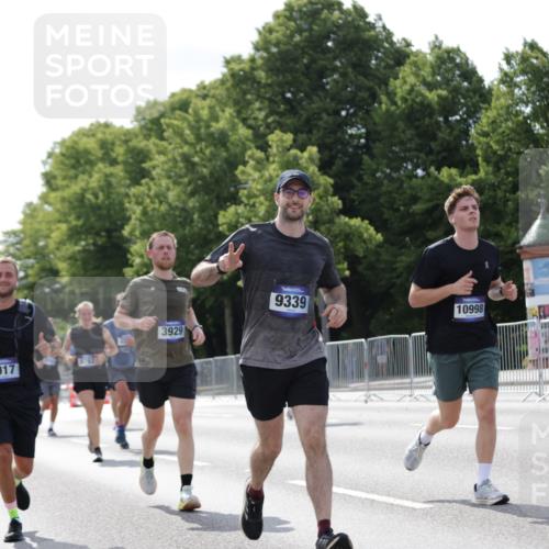 29.06.2025 - hella hamburg halbmarathon Jannik Wohlers http://msf.ph/oto/8140156 29.06.2025 10:05:18 Lombardsbrücke 1229, 1936, 2471, 2540, 2624, 3461, 3929, 4782, 5762, 8894, 8909, 9339, 9477, 9736, 9737, 9738, 9917, 10343, 10791, 10998, 11958, 14465, 14642, 17731, 17740, 18973, 19248 meine-sportfotos.de