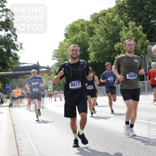 29.06.2025 - hella hamburg halbmarathon Jannik Wohlers http://msf.ph/oto/8140167 29.06.2025 10:05:19 Lombardsbrücke 1229, 2471, 2540, 2624, 3461, 3929, 4782, 5762, 8894, 8909, 9339, 9477, 9736, 9737, 9738, 9917, 10343, 10791, 10998, 11958, 17731, 17740, 18973, 19248 meine-sportfotos.de