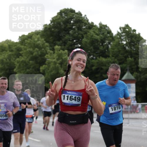 29.06.2025 - hella hamburg halbmarathon Jannik Wohlers http://msf.ph/oto/8140169 29.06.2025 10:42:57 Lombardsbrücke 1155, 1816, 1878, 3238, 3329, 3638, 4056, 4177, 4302, 4367, 4680, 5370, 5610, 5720, 6012, 6440, 7461, 7872, 7926, 8135, 8408, 8435, 9639, 9641, 9976, 10536, 11093, 11279, 11649, 11969, 12603, 12654, 13526, 13684, 13685, 13748, 13786, 13852, 14528, 14890, 15509, 15514, 15717, 16055, 16358, 16560, 16840, 17143, 18497, 19031, 19043, 19141 meine-sportfotos.de