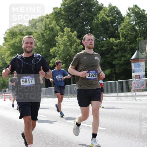 29.06.2025 - hella hamburg halbmarathon Jannik Wohlers http://msf.ph/oto/8140175 29.06.2025 10:05:19 Lombardsbrücke 1229, 2471, 2540, 2624, 3461, 3929, 4782, 5762, 8894, 8909, 9339, 9477, 9736, 9737, 9738, 9917, 10343, 10791, 10998, 11958, 17731, 17740, 18973, 19248 meine-sportfotos.de