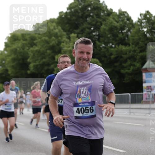29.06.2025 - hella hamburg halbmarathon Jannik Wohlers http://msf.ph/oto/8140180 29.06.2025 10:42:58 Lombardsbrücke 1155, 1816, 1878, 3238, 3329, 3638, 4056, 4177, 4302, 4367, 4680, 5370, 5610, 5720, 6012, 6440, 6931, 7461, 7872, 7926, 8135, 8233, 8408, 8435, 9639, 9641, 9976, 10083, 11093, 11279, 11649, 11969, 12603, 12654, 13526, 13684, 13685, 13748, 13786, 13852, 14528, 14890, 15187, 15509, 15514, 15717, 16055, 16358, 16560, 16840, 17143, 18497, 19031, 19043, 19141 meine-sportfotos.de
