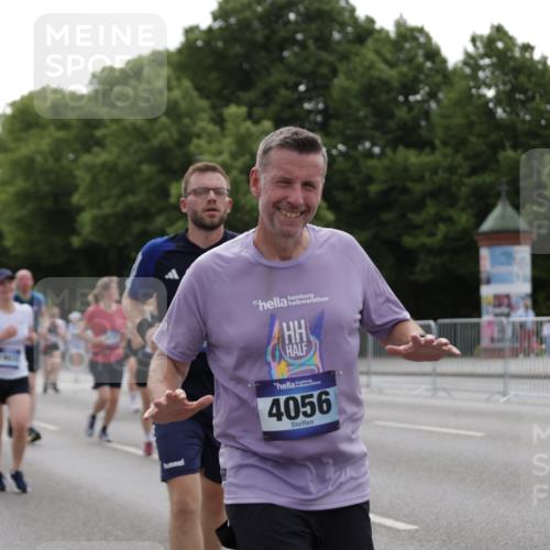 29.06.2025 - hella hamburg halbmarathon Jannik Wohlers http://msf.ph/oto/8140185 29.06.2025 10:42:58 Lombardsbrücke 1155, 1816, 1878, 3238, 3329, 3638, 4056, 4177, 4302, 4367, 4680, 5370, 5610, 5720, 6012, 6440, 6931, 7461, 7872, 7926, 8135, 8233, 8408, 8435, 9639, 9641, 9976, 10083, 11093, 11279, 11649, 11969, 12603, 12654, 13526, 13684, 13685, 13748, 13786, 13852, 14528, 14890, 15187, 15509, 15514, 15717, 16055, 16358, 16560, 16840, 17143, 18497, 19031, 19043, 19141 meine-sportfotos.de