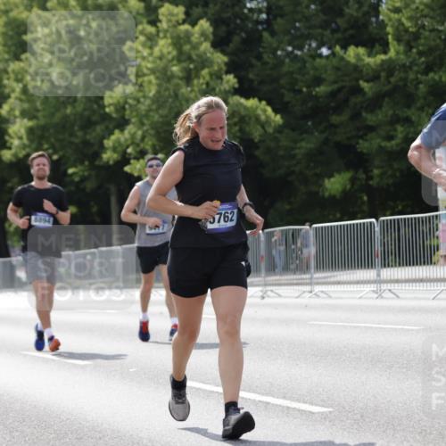29.06.2025 - hella hamburg halbmarathon Jannik Wohlers http://msf.ph/oto/8140188 29.06.2025 10:05:21 Lombardsbrücke 1229, 2471, 2540, 2624, 3461, 3929, 4782, 5762, 8894, 8909, 9339, 9477, 9736, 9737, 9738, 9917, 10791, 10998, 11958, 17731, 17740, 17885, 18973, 19248 meine-sportfotos.de