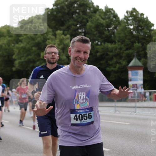 29.06.2025 - hella hamburg halbmarathon Jannik Wohlers http://msf.ph/oto/8140192 29.06.2025 10:42:58 Lombardsbrücke 1155, 1816, 1878, 3238, 3329, 3638, 4056, 4177, 4302, 4367, 4680, 5370, 5610, 5720, 6012, 6440, 6931, 7461, 7872, 7926, 8135, 8233, 8408, 8435, 9639, 9641, 9976, 10083, 11093, 11279, 11649, 11969, 12603, 12654, 13526, 13684, 13685, 13748, 13786, 13852, 14528, 14890, 15187, 15509, 15514, 15717, 16055, 16358, 16560, 16840, 17143, 18497, 19031, 19043, 19141 meine-sportfotos.de