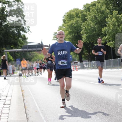 29.06.2025 - hella hamburg halbmarathon Jannik Wohlers http://msf.ph/oto/8140194 29.06.2025 10:05:22 Lombardsbrücke 1229, 1830, 2471, 2540, 2624, 3461, 3929, 5762, 8894, 8909, 9339, 9477, 9736, 9737, 9738, 9917, 10791, 10998, 11958, 17731, 17740, 17885, 18973, 19248 meine-sportfotos.de