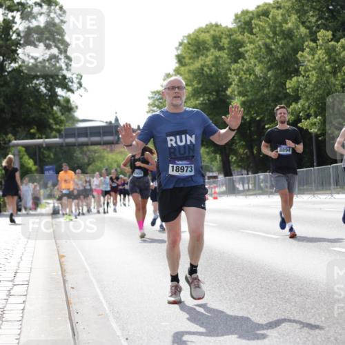 29.06.2025 - hella hamburg halbmarathon Jannik Wohlers http://msf.ph/oto/8140199 29.06.2025 10:05:22 Lombardsbrücke 1229, 1830, 2471, 2540, 2624, 3461, 3929, 5762, 8894, 8909, 9339, 9477, 9736, 9737, 9738, 9917, 10791, 10998, 11958, 17731, 17740, 17885, 18973, 19248 meine-sportfotos.de