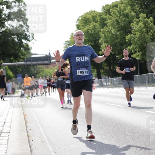 29.06.2025 - hella hamburg halbmarathon Jannik Wohlers http://msf.ph/oto/8140204 29.06.2025 10:05:22 Lombardsbrücke 1229, 1830, 2471, 2540, 2624, 3461, 3929, 5762, 8894, 8909, 9339, 9477, 9736, 9737, 9738, 9917, 10791, 10998, 11958, 17731, 17740, 17885, 18973, 19248 meine-sportfotos.de