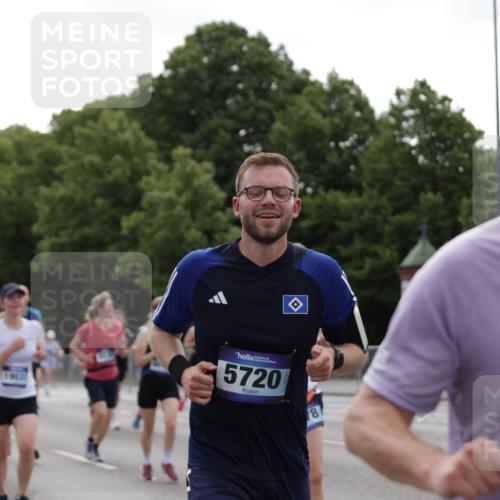 29.06.2025 - hella hamburg halbmarathon Jannik Wohlers http://msf.ph/oto/8140205 29.06.2025 10:42:59 Lombardsbrücke 1155, 1816, 1878, 3238, 3329, 3638, 4056, 4177, 4302, 4367, 4680, 5370, 5720, 6012, 6096, 6440, 6931, 7872, 7926, 8135, 8233, 8408, 8435, 9639, 9641, 9976, 10083, 10200, 10202, 11093, 11279, 11649, 11969, 12603, 12654, 13526, 13684, 13685, 13748, 13786, 13852, 14528, 14890, 15187, 15509, 15514, 15717, 16055, 16358, 16560, 17143, 17210, 18497, 19031, 19043, 19141 meine-sportfotos.de