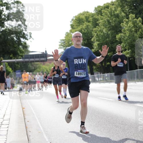 29.06.2025 - hella hamburg halbmarathon Jannik Wohlers http://msf.ph/oto/8140209 29.06.2025 10:05:22 Lombardsbrücke 1229, 1830, 2471, 2540, 2624, 3461, 3929, 5762, 8894, 8909, 9339, 9477, 9736, 9737, 9738, 9917, 10791, 10998, 11958, 17731, 17740, 17885, 18973, 19248 meine-sportfotos.de
