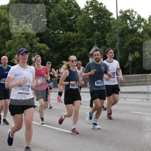 29.06.2025 - hella hamburg halbmarathon Jannik Wohlers http://msf.ph/oto/8140210 29.06.2025 10:43:01 Lombardsbrücke 1155, 1816, 1878, 3238, 3329, 3390, 3638, 4056, 4302, 4367, 5370, 5720, 6012, 6096, 6226, 6440, 6931, 7872, 7926, 8135, 8233, 8408, 8435, 9639, 9641, 9976, 10083, 10200, 10202, 10325, 11093, 11279, 11649, 11969, 12603, 12654, 13684, 13685, 13748, 13786, 14528, 14890, 15187, 15509, 15514, 15717, 16055, 16358, 16560, 16901, 16902, 17143, 17210, 18341, 18497, 19031, 19043, 19141 meine-sportfotos.de