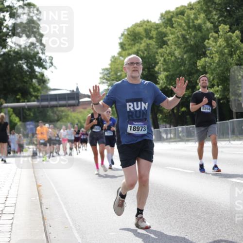 29.06.2025 - hella hamburg halbmarathon Jannik Wohlers http://msf.ph/oto/8140211 29.06.2025 10:05:22 Lombardsbrücke 1229, 1830, 2471, 2540, 2624, 3461, 3929, 5762, 8894, 8909, 9339, 9477, 9736, 9737, 9738, 9917, 10791, 10998, 11958, 17731, 17740, 17885, 18973, 19248 meine-sportfotos.de