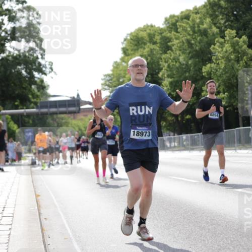 29.06.2025 - hella hamburg halbmarathon Jannik Wohlers http://msf.ph/oto/8140214 29.06.2025 10:05:22 Lombardsbrücke 1229, 1830, 2471, 2540, 2624, 3461, 3929, 5762, 8894, 8909, 9339, 9477, 9736, 9737, 9738, 9917, 10791, 10998, 11958, 17731, 17740, 17885, 18973, 19248 meine-sportfotos.de