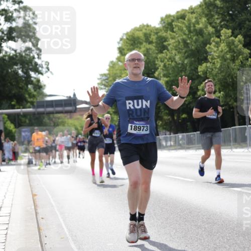 29.06.2025 - hella hamburg halbmarathon Jannik Wohlers http://msf.ph/oto/8140216 29.06.2025 10:05:22 Lombardsbrücke 1229, 1830, 2471, 2540, 2624, 3461, 3929, 5762, 8894, 8909, 9339, 9477, 9736, 9737, 9738, 9917, 10791, 10998, 11958, 17731, 17740, 17885, 18973, 19248 meine-sportfotos.de