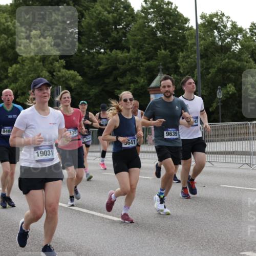 29.06.2025 - hella hamburg halbmarathon Jannik Wohlers http://msf.ph/oto/8140217 29.06.2025 10:43:01 Lombardsbrücke 1155, 1816, 1878, 3238, 3329, 3390, 3638, 4056, 4302, 4367, 5370, 5720, 6012, 6096, 6226, 6440, 6931, 7872, 7926, 8135, 8233, 8408, 8435, 9639, 9641, 9976, 10083, 10200, 10202, 10325, 11093, 11279, 11649, 11969, 12603, 12654, 13684, 13685, 13748, 13786, 14528, 14890, 15187, 15509, 15514, 15717, 16055, 16358, 16560, 16901, 16902, 17143, 17210, 18341, 18497, 19031, 19043, 19141 meine-sportfotos.de
