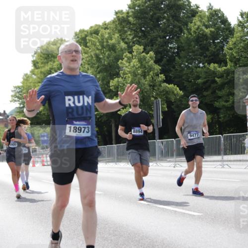 29.06.2025 - hella hamburg halbmarathon Jannik Wohlers http://msf.ph/oto/8140220 29.06.2025 10:05:23 Lombardsbrücke 1229, 1830, 2471, 2540, 3461, 3929, 5762, 8894, 8909, 9339, 9477, 9917, 10791, 10998, 11958, 17731, 17740, 17885, 18973, 19248 meine-sportfotos.de