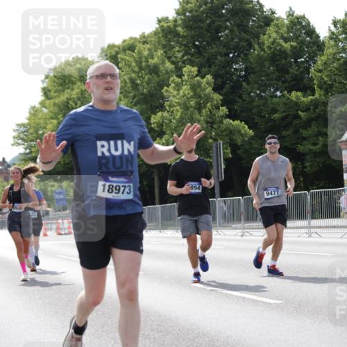 29.06.2025 - hella hamburg halbmarathon Jannik Wohlers http://msf.ph/oto/8140223 29.06.2025 10:05:23 Lombardsbrücke 1229, 1830, 2471, 2540, 3461, 3929, 5762, 8894, 8909, 9339, 9477, 9917, 10791, 10998, 11958, 17731, 17740, 17885, 18973, 19248 meine-sportfotos.de