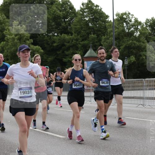 29.06.2025 - hella hamburg halbmarathon Jannik Wohlers http://msf.ph/oto/8140235 29.06.2025 10:43:01 Lombardsbrücke 1155, 1816, 1878, 3238, 3329, 3390, 3638, 4056, 4302, 4367, 5370, 5720, 6012, 6096, 6226, 6440, 6931, 7872, 7926, 8135, 8233, 8408, 8435, 9639, 9641, 9976, 10083, 10200, 10202, 10325, 11093, 11279, 11649, 11969, 12603, 12654, 13684, 13685, 13748, 13786, 14528, 14890, 15187, 15509, 15514, 15717, 16055, 16358, 16560, 16901, 16902, 17143, 17210, 18341, 18497, 19031, 19043, 19141 meine-sportfotos.de
