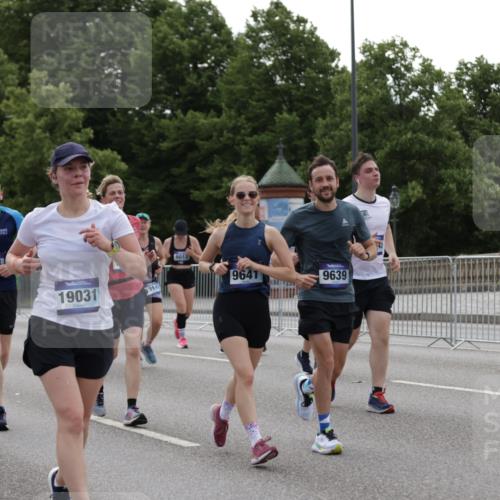 29.06.2025 - hella hamburg halbmarathon Jannik Wohlers http://msf.ph/oto/8140241 29.06.2025 10:43:01 Lombardsbrücke 1155, 1816, 1878, 3238, 3329, 3390, 3638, 4056, 4302, 4367, 5370, 5720, 6012, 6096, 6226, 6440, 6931, 7872, 7926, 8135, 8233, 8408, 8435, 9639, 9641, 9976, 10083, 10200, 10202, 10325, 11093, 11279, 11649, 11969, 12603, 12654, 13684, 13685, 13748, 13786, 14528, 14890, 15187, 15509, 15514, 15717, 16055, 16358, 16560, 16901, 16902, 17143, 17210, 18341, 18497, 19031, 19043, 19141 meine-sportfotos.de