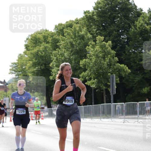 29.06.2025 - hella hamburg halbmarathon Jannik Wohlers http://msf.ph/oto/8140242 29.06.2025 10:05:25 Lombardsbrücke 1229, 1448, 1830, 1842, 2471, 2540, 3461, 3929, 4169, 5762, 8894, 8909, 9339, 9477, 9917, 10791, 10998, 17731, 17740, 17885, 18857, 18973, 19248 meine-sportfotos.de