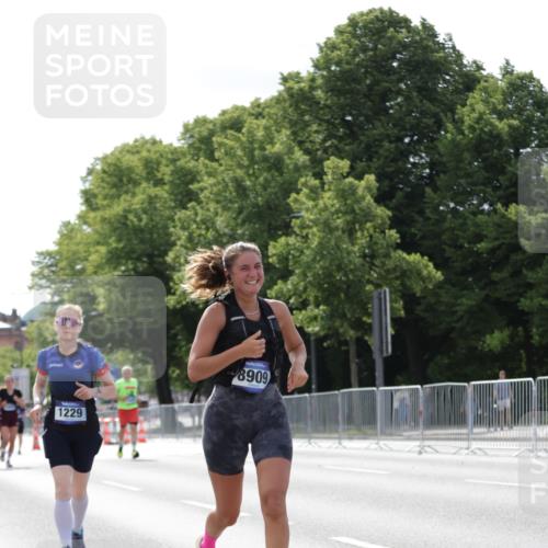 29.06.2025 - hella hamburg halbmarathon Jannik Wohlers http://msf.ph/oto/8140247 29.06.2025 10:05:25 Lombardsbrücke 1229, 1448, 1830, 1842, 2471, 2540, 3461, 3929, 4169, 5762, 8894, 8909, 9339, 9477, 9917, 10791, 10998, 17731, 17740, 17885, 18857, 18973, 19248 meine-sportfotos.de