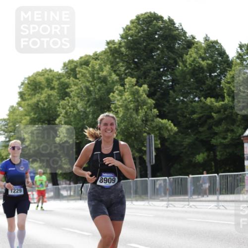 29.06.2025 - hella hamburg halbmarathon Jannik Wohlers http://msf.ph/oto/8140254 29.06.2025 10:05:26 Lombardsbrücke 1229, 1448, 1830, 1842, 2471, 2540, 3461, 3929, 4169, 5762, 6014, 7741, 8894, 8909, 9339, 9477, 9917, 10791, 10998, 16687, 17731, 17740, 17885, 18857, 18973 meine-sportfotos.de