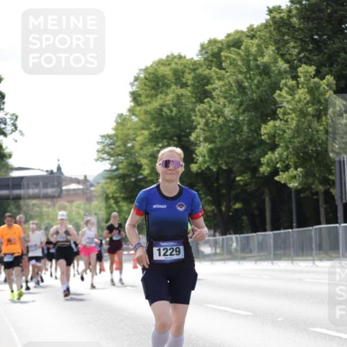 29.06.2025 - hella hamburg halbmarathon Jannik Wohlers http://msf.ph/oto/8140266 29.06.2025 10:05:26 Lombardsbrücke 1229, 1448, 1830, 1842, 2471, 2540, 3461, 3929, 4169, 5762, 6014, 7741, 8894, 8909, 9339, 9477, 9917, 10791, 10998, 16687, 17731, 17740, 17885, 18857, 18973 meine-sportfotos.de