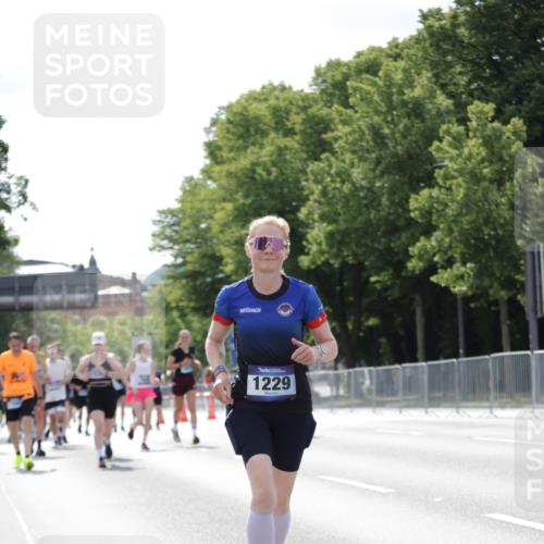 29.06.2025 - hella hamburg halbmarathon Jannik Wohlers http://msf.ph/oto/8140270 29.06.2025 10:05:27 Lombardsbrücke 1229, 1448, 1830, 1842, 2471, 2540, 3461, 3929, 4169, 5762, 6014, 7741, 8894, 8909, 9339, 9477, 9917, 10791, 10998, 15766, 16441, 16687, 17731, 17740, 17885, 18857, 18973 meine-sportfotos.de