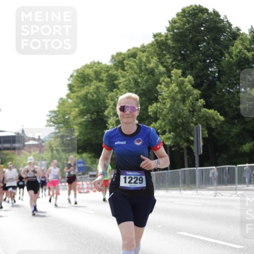 29.06.2025 - hella hamburg halbmarathon Jannik Wohlers http://msf.ph/oto/8140285 29.06.2025 10:05:27 Lombardsbrücke 1229, 1448, 1830, 1842, 2471, 2540, 3461, 3929, 4169, 5762, 6014, 7741, 8894, 8909, 9339, 9477, 9917, 10791, 10998, 15766, 16441, 16687, 17731, 17740, 17885, 18857, 18973 meine-sportfotos.de