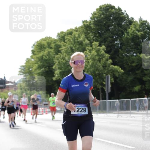 29.06.2025 - hella hamburg halbmarathon Jannik Wohlers http://msf.ph/oto/8140297 29.06.2025 10:05:27 Lombardsbrücke 1229, 1448, 1830, 1842, 2471, 2540, 3461, 3929, 4169, 5762, 6014, 7741, 8894, 8909, 9339, 9477, 9917, 10791, 10998, 15766, 16441, 16687, 17731, 17740, 17885, 18857, 18973 meine-sportfotos.de