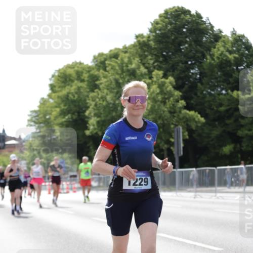 29.06.2025 - hella hamburg halbmarathon Jannik Wohlers http://msf.ph/oto/8140298 29.06.2025 10:05:28 Lombardsbrücke 1229, 1448, 1830, 1842, 2471, 2540, 3461, 3929, 4169, 5762, 6014, 7741, 8051, 8894, 8909, 9339, 9477, 9917, 10791, 10998, 15766, 16441, 16687, 17740, 17885, 18857, 18973 meine-sportfotos.de