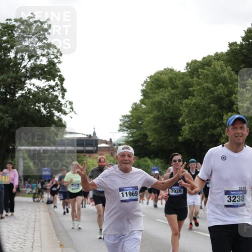 29.06.2025 - hella hamburg halbmarathon Jannik Wohlers http://msf.ph/oto/8140306 29.06.2025 10:43:04 Lombardsbrücke 1155, 1400, 1816, 1878, 3238, 3329, 3390, 4056, 4367, 5214, 5370, 5720, 6012, 6096, 6226, 6440, 6931, 7197, 7872, 7926, 8135, 8233, 8408, 8504, 9639, 9641, 9831, 10083, 10200, 10202, 10325, 11093, 11279, 11649, 11969, 12654, 13684, 13685, 13730, 13748, 14528, 14890, 15177, 15187, 15514, 15717, 16358, 16560, 16901, 16902, 17143, 17210, 18341, 18497, 19031, 19043, 19141 meine-sportfotos.de