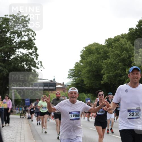 29.06.2025 - hella hamburg halbmarathon Jannik Wohlers http://msf.ph/oto/8140313 29.06.2025 10:43:04 Lombardsbrücke 1155, 1400, 1816, 1878, 3238, 3329, 3390, 4056, 4367, 5214, 5370, 5720, 6012, 6096, 6226, 6440, 6931, 7197, 7872, 7926, 8135, 8233, 8408, 8504, 9639, 9641, 9831, 10083, 10200, 10202, 10325, 11093, 11279, 11649, 11969, 12654, 13684, 13685, 13730, 13748, 14528, 14890, 15177, 15187, 15514, 15717, 16358, 16560, 16901, 16902, 17143, 17210, 18341, 18497, 19031, 19043, 19141 meine-sportfotos.de