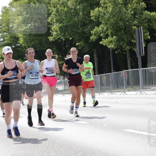 29.06.2025 - hella hamburg halbmarathon Jannik Wohlers http://msf.ph/oto/8140320 29.06.2025 10:05:30 Lombardsbrücke 1229, 1448, 1830, 1842, 2471, 2540, 3062, 3929, 4169, 5762, 6014, 7741, 8051, 8894, 8909, 9339, 9477, 9917, 13042, 14987, 15766, 16441, 16687, 17740, 17885, 18768, 18857, 18973 meine-sportfotos.de