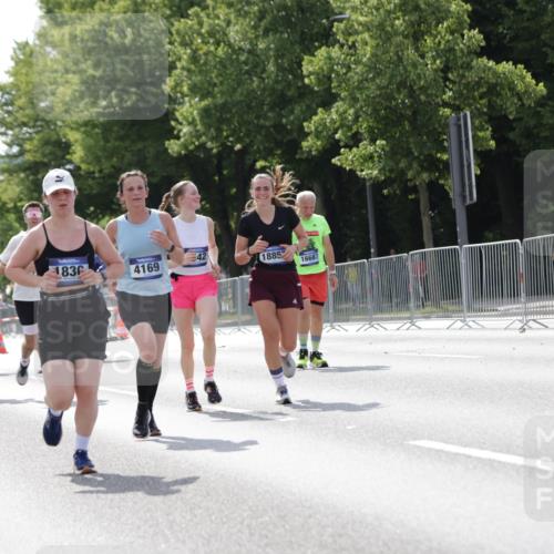 29.06.2025 - hella hamburg halbmarathon Jannik Wohlers http://msf.ph/oto/8140336 29.06.2025 10:05:31 Lombardsbrücke 1229, 1448, 1830, 1842, 2471, 2540, 3062, 3929, 4169, 5762, 6014, 7741, 8051, 8316, 8894, 8909, 9477, 13042, 14987, 15766, 15772, 16441, 16687, 17885, 18768, 18857, 18973 meine-sportfotos.de