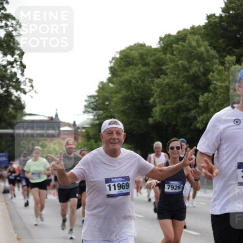 29.06.2025 - hella hamburg halbmarathon Jannik Wohlers http://msf.ph/oto/8140337 29.06.2025 10:43:04 Lombardsbrücke 1155, 1400, 1816, 1878, 3238, 3329, 3390, 4056, 4367, 5214, 5370, 5720, 6012, 6096, 6226, 6440, 6931, 7197, 7872, 7926, 8135, 8233, 8408, 8504, 9639, 9641, 9831, 10083, 10200, 10202, 10325, 11093, 11279, 11649, 11969, 12654, 13684, 13685, 13730, 13748, 14528, 14890, 15177, 15187, 15514, 15717, 16358, 16560, 16901, 16902, 17143, 17210, 18341, 18497, 19031, 19043, 19141 meine-sportfotos.de