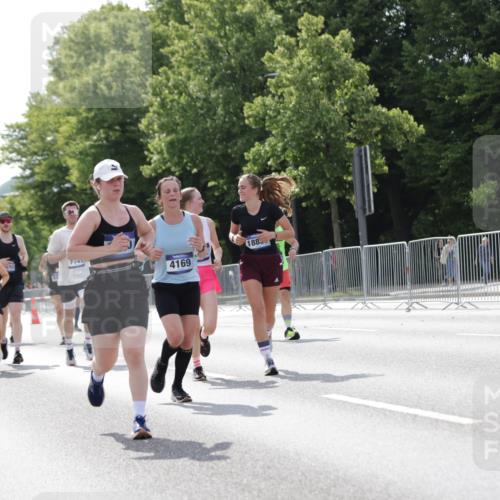 29.06.2025 - hella hamburg halbmarathon Jannik Wohlers http://msf.ph/oto/8140340 29.06.2025 10:05:31 Lombardsbrücke 1229, 1448, 1830, 1842, 2471, 2540, 3062, 3929, 4169, 5762, 6014, 7741, 8051, 8316, 8894, 8909, 9477, 13042, 14987, 15766, 15772, 16441, 16687, 17885, 18768, 18857, 18973 meine-sportfotos.de