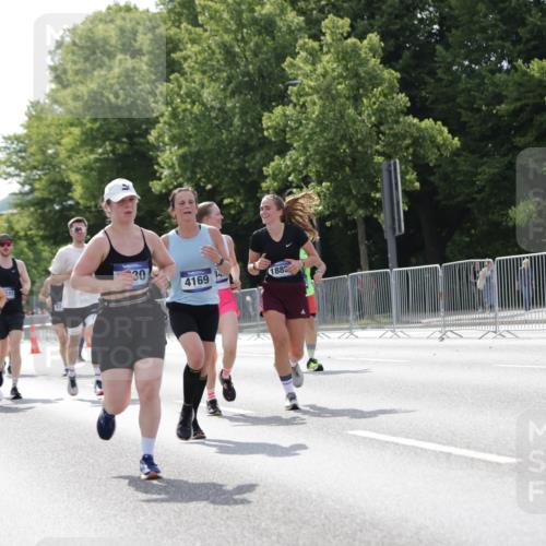 29.06.2025 - hella hamburg halbmarathon Jannik Wohlers http://msf.ph/oto/8140343 29.06.2025 10:05:31 Lombardsbrücke 1229, 1448, 1830, 1842, 2471, 2540, 3062, 3929, 4169, 5762, 6014, 7741, 8051, 8316, 8894, 8909, 9477, 13042, 14987, 15766, 15772, 16441, 16687, 17885, 18768, 18857, 18973 meine-sportfotos.de