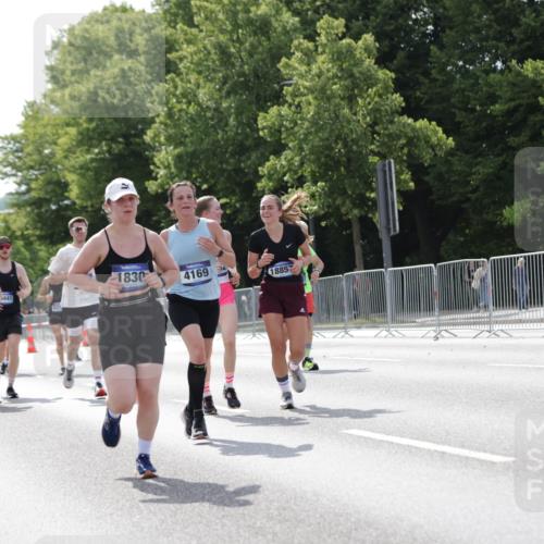 29.06.2025 - hella hamburg halbmarathon Jannik Wohlers http://msf.ph/oto/8140347 29.06.2025 10:05:31 Lombardsbrücke 1229, 1448, 1830, 1842, 2471, 2540, 3062, 3929, 4169, 5762, 6014, 7741, 8051, 8316, 8894, 8909, 9477, 13042, 14987, 15766, 15772, 16441, 16687, 17885, 18768, 18857, 18973 meine-sportfotos.de