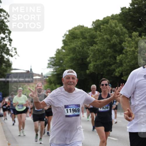 29.06.2025 - hella hamburg halbmarathon Jannik Wohlers http://msf.ph/oto/8140351 29.06.2025 10:43:04 Lombardsbrücke 1155, 1400, 1816, 1878, 3238, 3329, 3390, 4056, 4367, 5214, 5370, 5720, 6012, 6096, 6226, 6440, 6931, 7197, 7872, 7926, 8135, 8233, 8408, 8504, 9639, 9641, 9831, 10083, 10200, 10202, 10325, 11093, 11279, 11649, 11969, 12654, 13684, 13685, 13730, 13748, 14528, 14890, 15177, 15187, 15514, 15717, 16358, 16560, 16901, 16902, 17143, 17210, 18341, 18497, 19031, 19043, 19141 meine-sportfotos.de