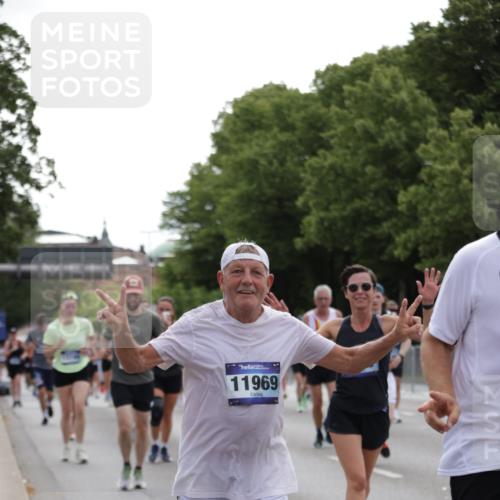 29.06.2025 - hella hamburg halbmarathon Jannik Wohlers http://msf.ph/oto/8140356 29.06.2025 10:43:04 Lombardsbrücke 1155, 1400, 1816, 1878, 3238, 3329, 3390, 4056, 4367, 5214, 5370, 5720, 6012, 6096, 6226, 6440, 6931, 7197, 7872, 7926, 8135, 8233, 8408, 8504, 9639, 9641, 9831, 10083, 10200, 10202, 10325, 11093, 11279, 11649, 11969, 12654, 13684, 13685, 13730, 13748, 14528, 14890, 15177, 15187, 15514, 15717, 16358, 16560, 16901, 16902, 17143, 17210, 18341, 18497, 19031, 19043, 19141 meine-sportfotos.de