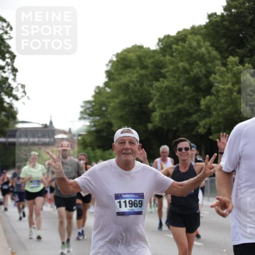 29.06.2025 - hella hamburg halbmarathon Jannik Wohlers http://msf.ph/oto/8140363 29.06.2025 10:43:04 Lombardsbrücke 1155, 1400, 1816, 1878, 3238, 3329, 3390, 4056, 4367, 5214, 5370, 5720, 6012, 6096, 6226, 6440, 6931, 7197, 7872, 7926, 8135, 8233, 8408, 8504, 9639, 9641, 9831, 10083, 10200, 10202, 10325, 11093, 11279, 11649, 11969, 12654, 13684, 13685, 13730, 13748, 14528, 14890, 15177, 15187, 15514, 15717, 16358, 16560, 16901, 16902, 17143, 17210, 18341, 18497, 19031, 19043, 19141 meine-sportfotos.de